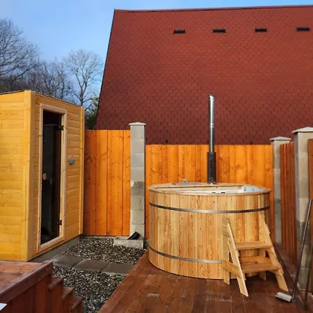 펜션 Domcek Pod Salasom Finska Sauna A Kupacia Kada *