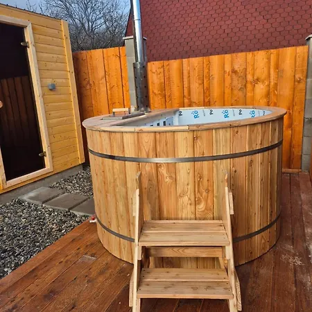 Domcek Pod Salasom Finska Sauna A Kupacia Kada