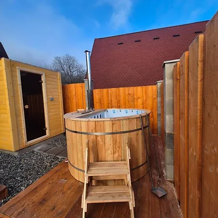 Domcek Pod Salasom Finska Sauna A Kupacia Kada Zliechov