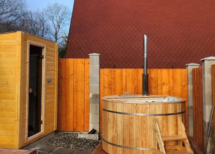 Holiday home Domcek Pod Salasom Finska Sauna A Kupacia Kada *