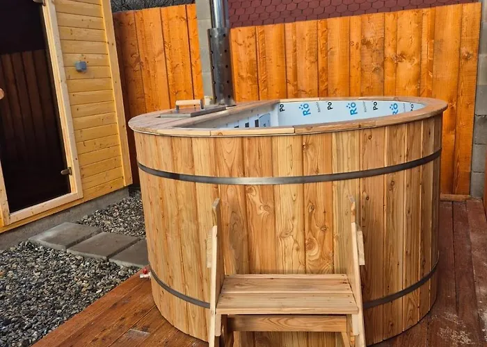 Domcek Pod Salasom Finska Sauna A Kupacia Kada